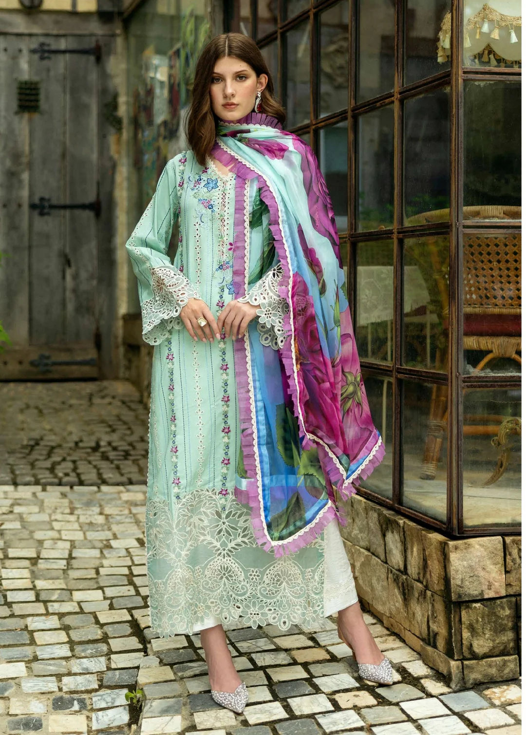 Roheenaz Lawn 2025