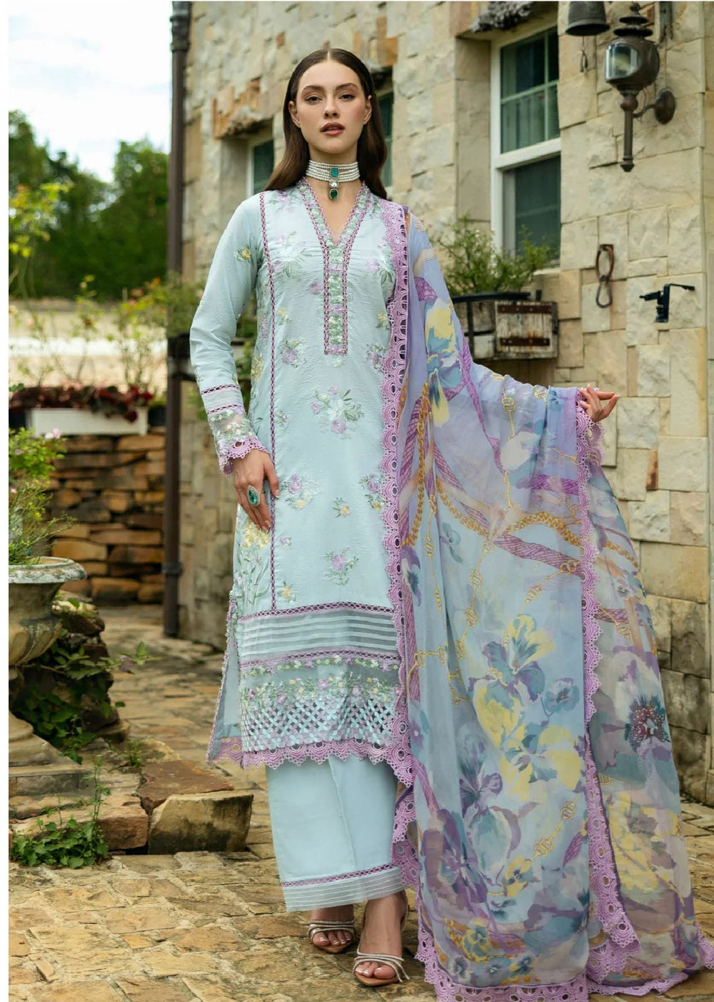 Roheenaz Lawn 2025