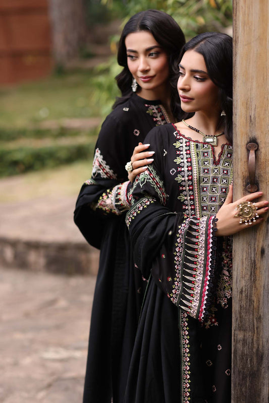 Winter Shawl 2024 Suzaankari by Saadia Aasad | D5