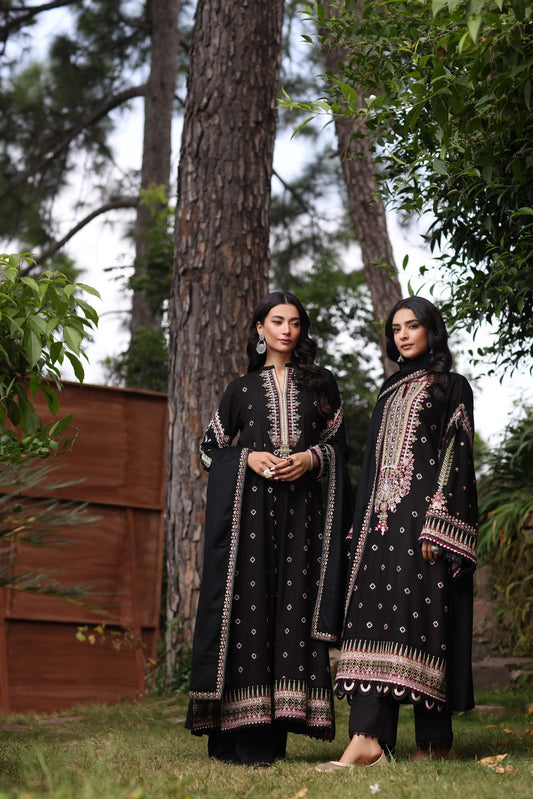 Winter Shawl 2024 Suzaankari by Saadia Aasad | D5