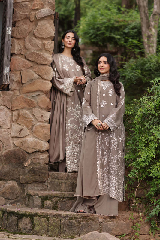 Winter Shawl 2024 Suzaankari by Saadia Aasad | D2