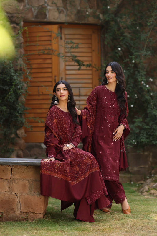 Winter Shawl 2024 Suzaankari by Saadia Aasad | D1
