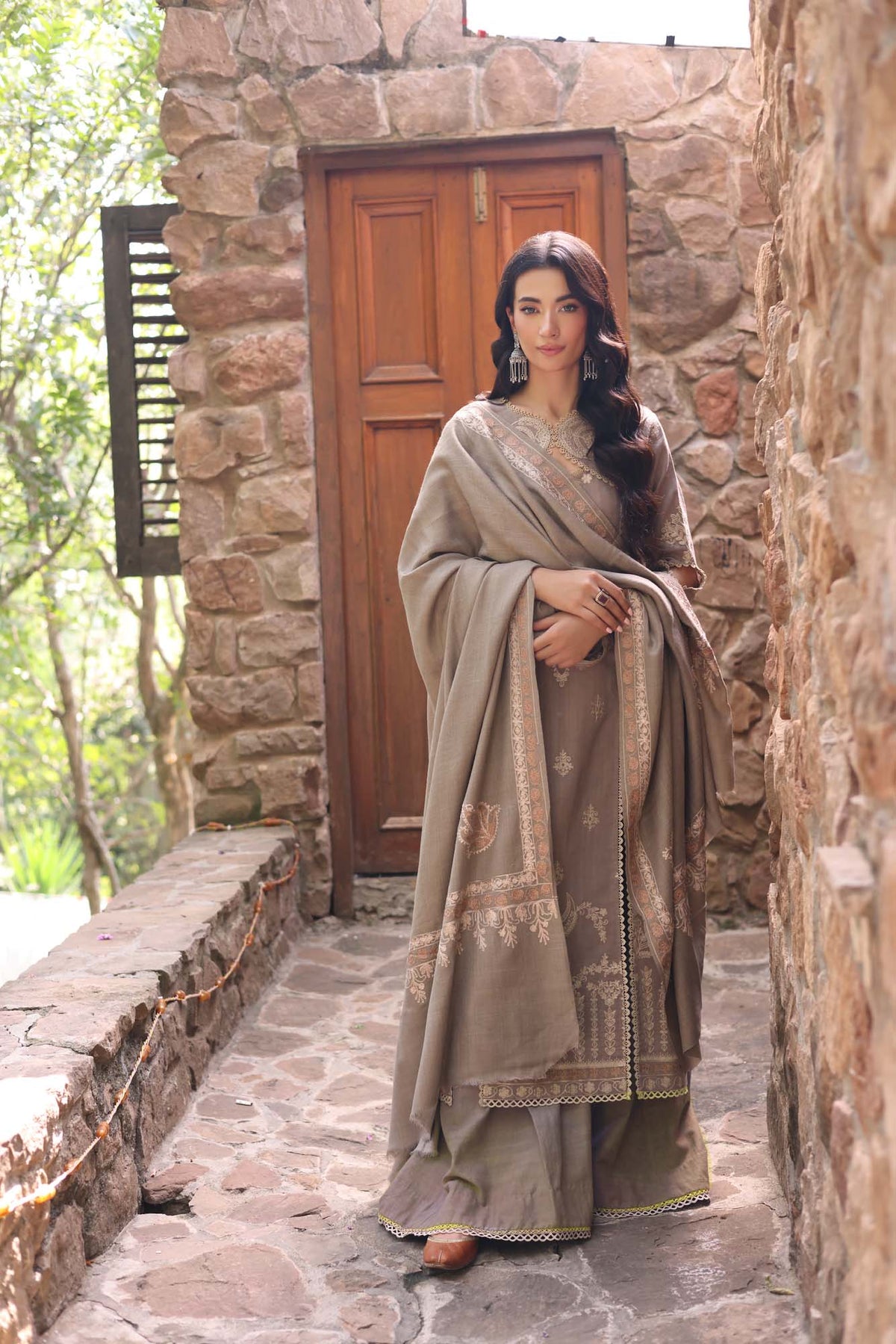 Winter Shawl 2024 Suzaankari by Saadia Aasad | D7