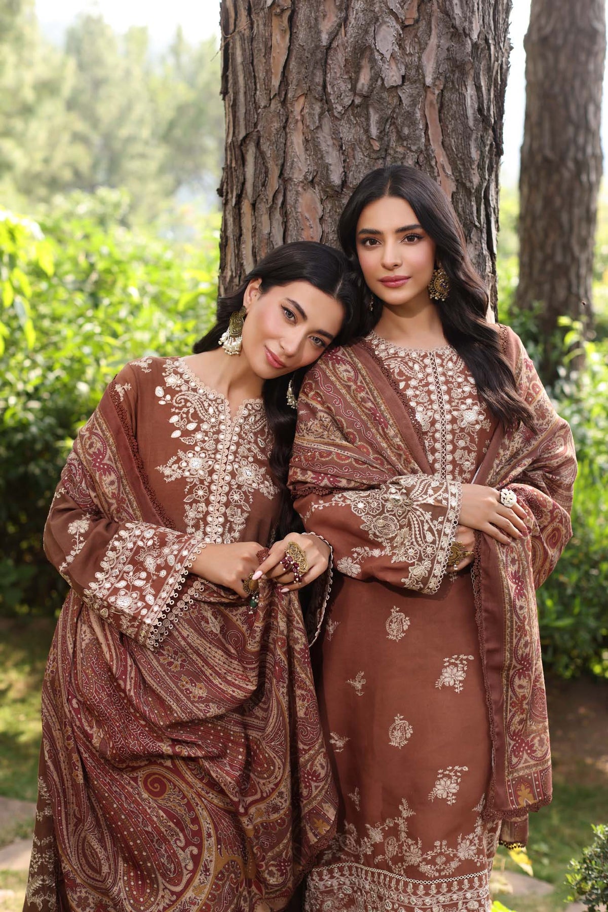Winter Shawl 2024 Suzaankari by Saadia Aasad | D9