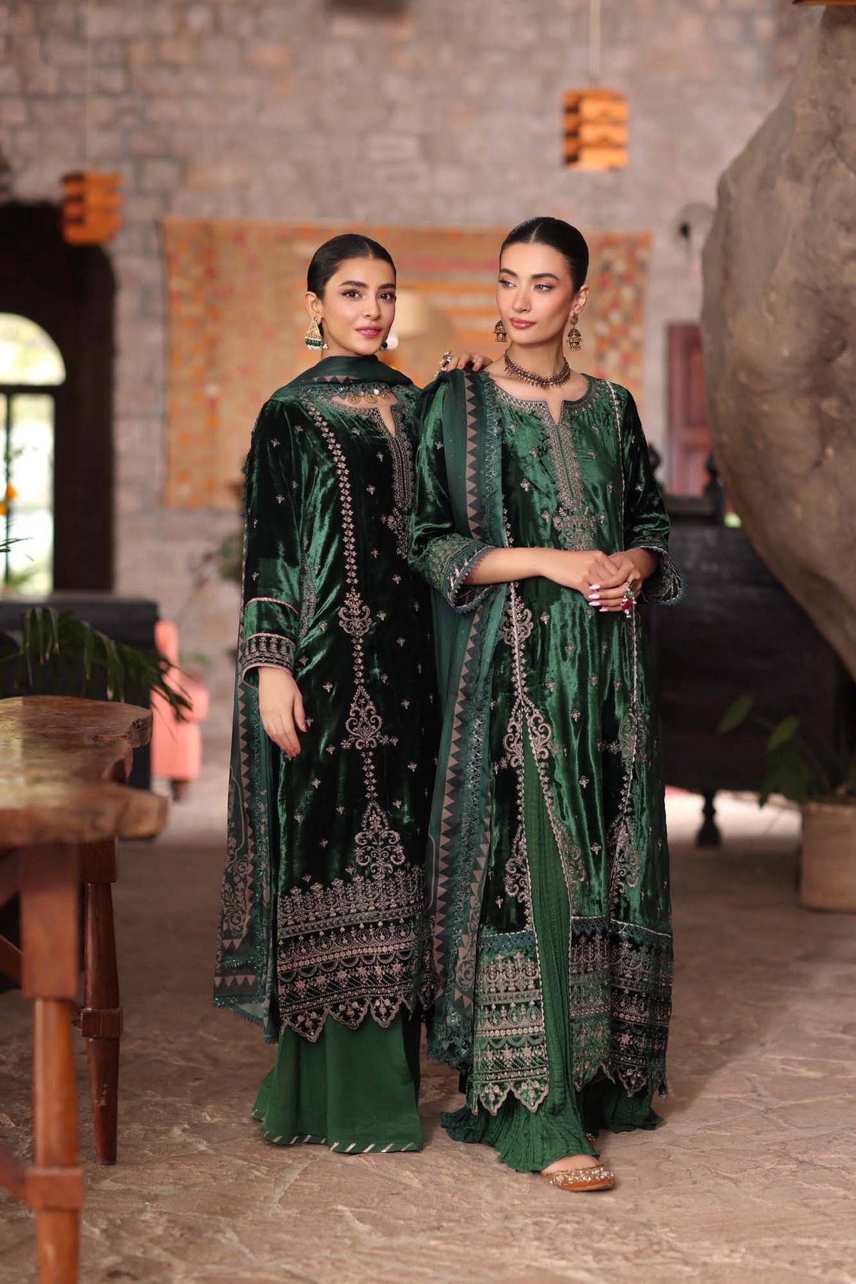 Winter Shawl 2024 Suzaankari by Saadia Aasad | D11