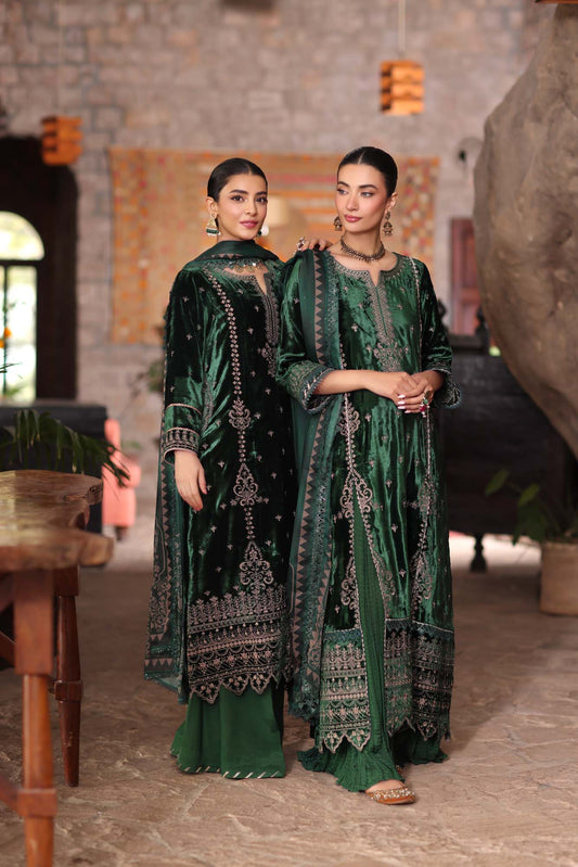 Winter Shawl 2024 Suzaankari by Saadia Aasad | D11