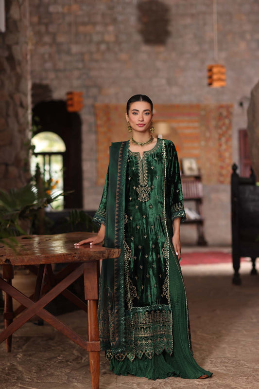 Winter Shawl 2024 Suzaankari by Saadia Aasad | D11