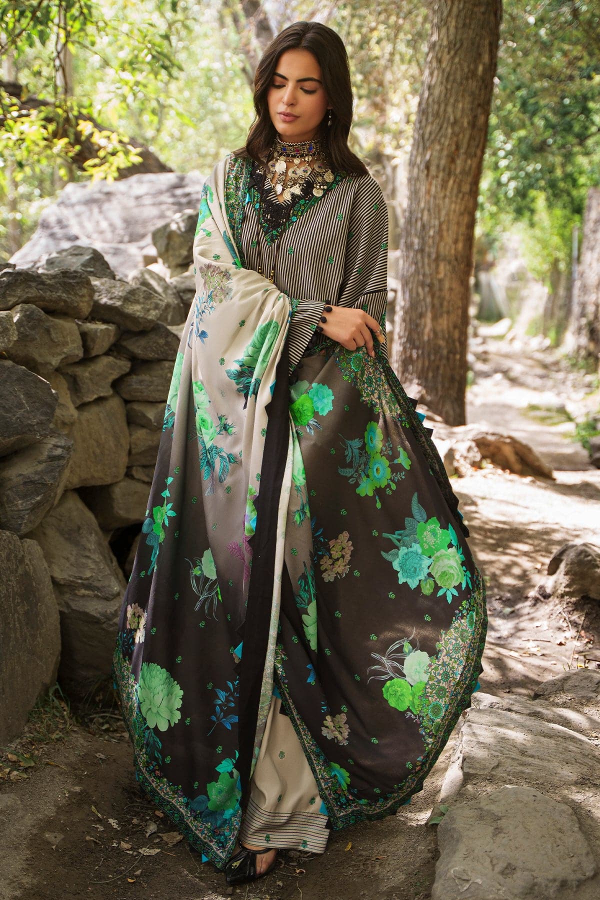 Charizma C-Prints Unstitched Linen Collection CPW6-05– detail view 4