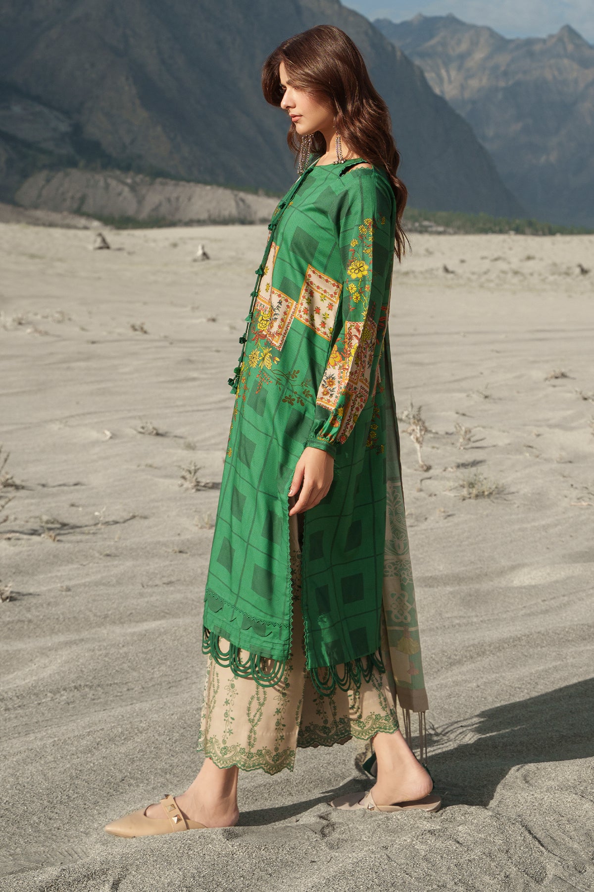 Charizma C-Prints Unstitched Linen Collection CPW6-08– detail view 2