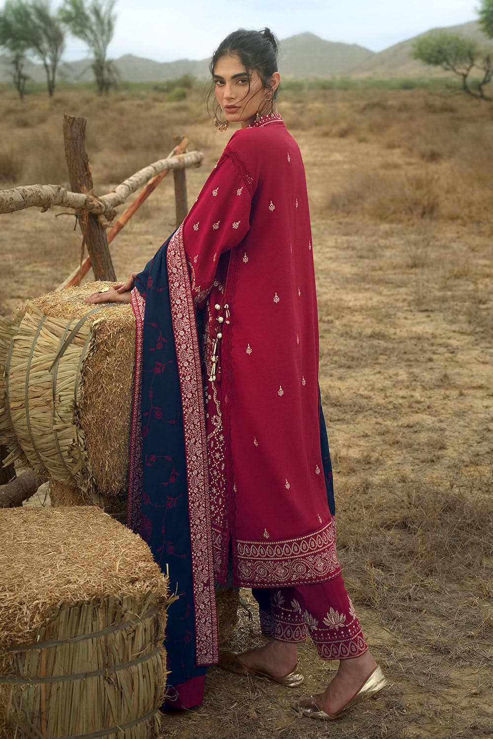 Gul Ahmed Winter 2026 - 3 Piece Embroidered Karandi Suit with Embroidered Karandi Dupatta– EMBROI