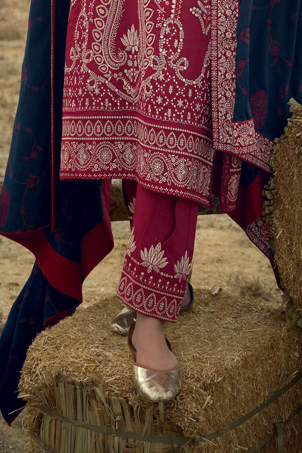 Gul Ahmed Winter 2026 - 3 Piece Embroidered Karandi Suit with Embroidered Karandi Dupatta– EMBROI