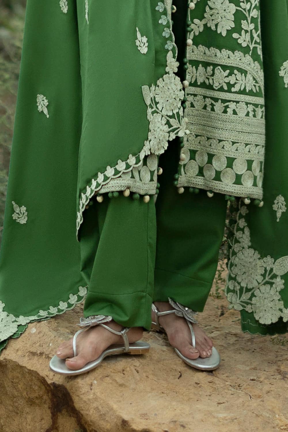 Gul Ahmed Winter 2026 - 3 Piece Embroidered Pashmina Suit with Embroidered Pashmina Dupatta– EMBROI