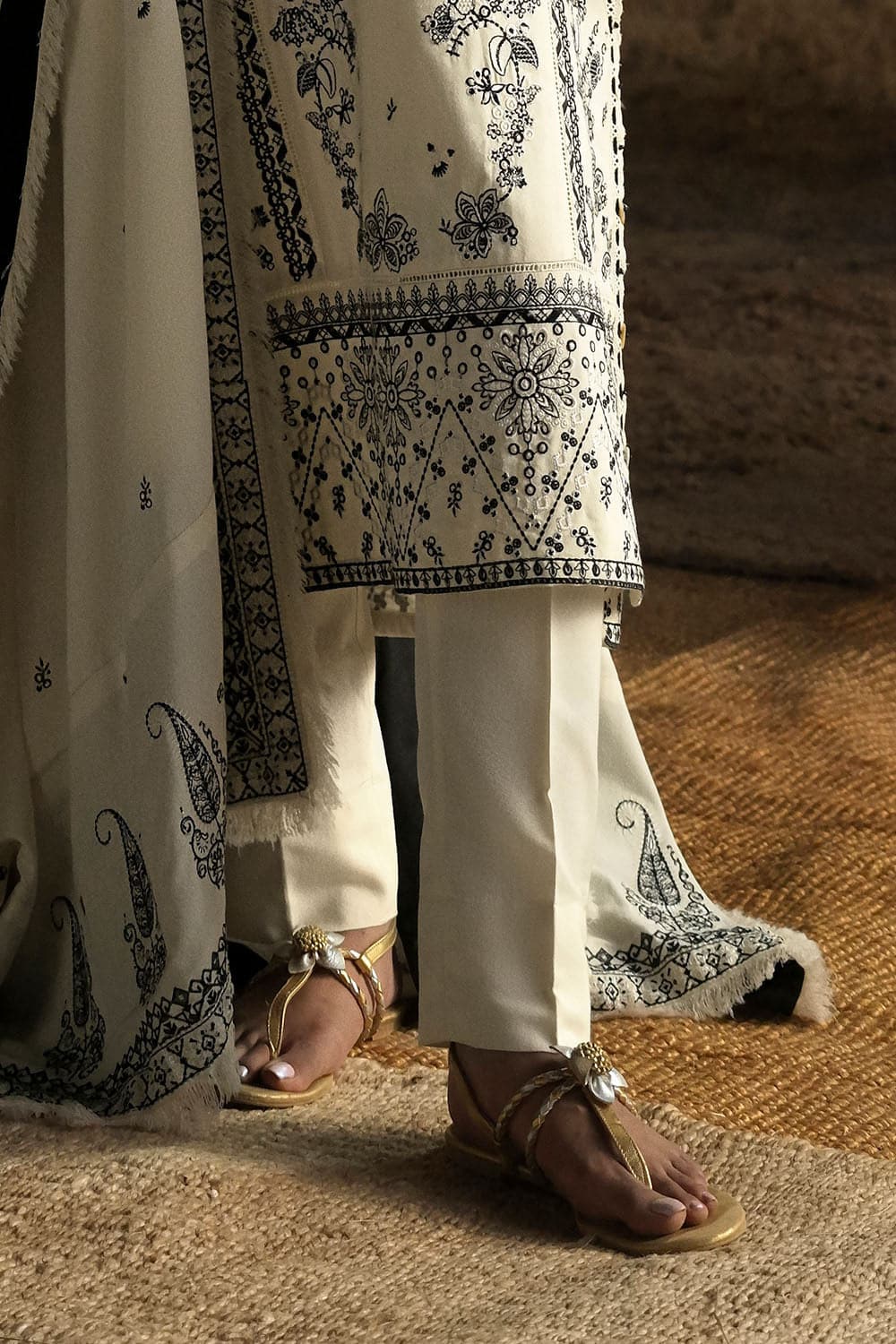 Gul Ahmed Winter 2026 - 3 Piece Embroidered Karandi Suit with Embroidered Karandi Dupatta–