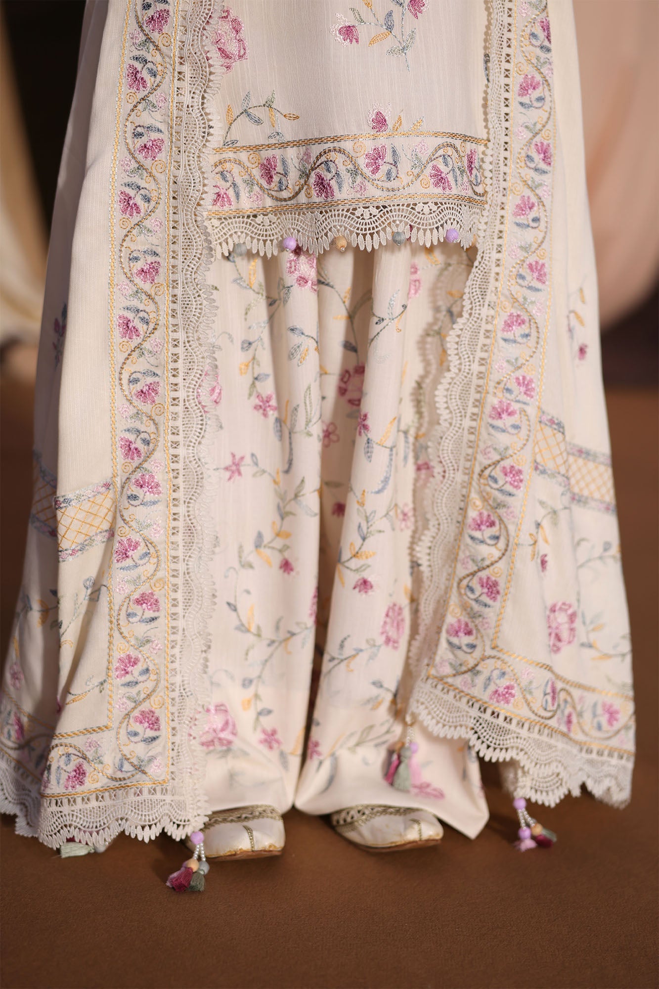Cross Stitch Winter Unstitched 26 ALABASTER BLOOM-3PC KHADDAR EMBROIDERED SUIT– Untitled-1 0006 7I0A3796