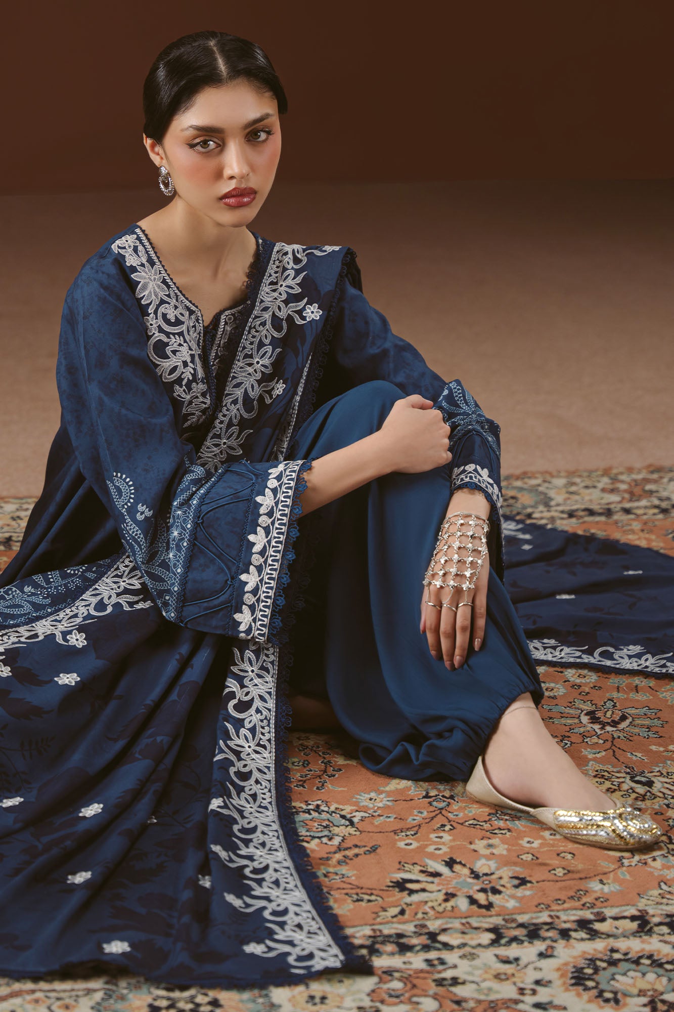 Cross Stitch Winter Unstitched 26 MISTED TEAL-3PC LINEN PRINTED SUIT– Untitled-1 0010 DSC02113