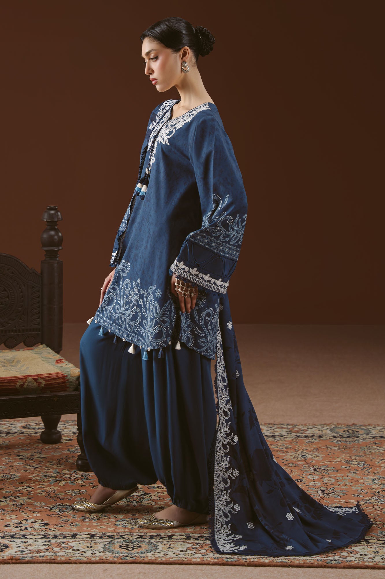 Cross Stitch Winter Unstitched 26 MISTED TEAL-3PC LINEN PRINTED SUIT– Untitled-1 0013 DSC