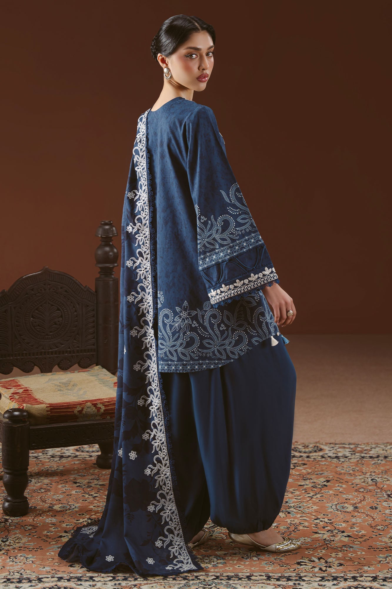 Cross Stitch Winter Unstitched 26 MISTED TEAL-3PC LINEN PRINTED SUIT– Untitled-1 0014 DSC02064