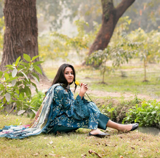Gul Ahmed Dhoop Kinaray Lawn 2025 | CL52435